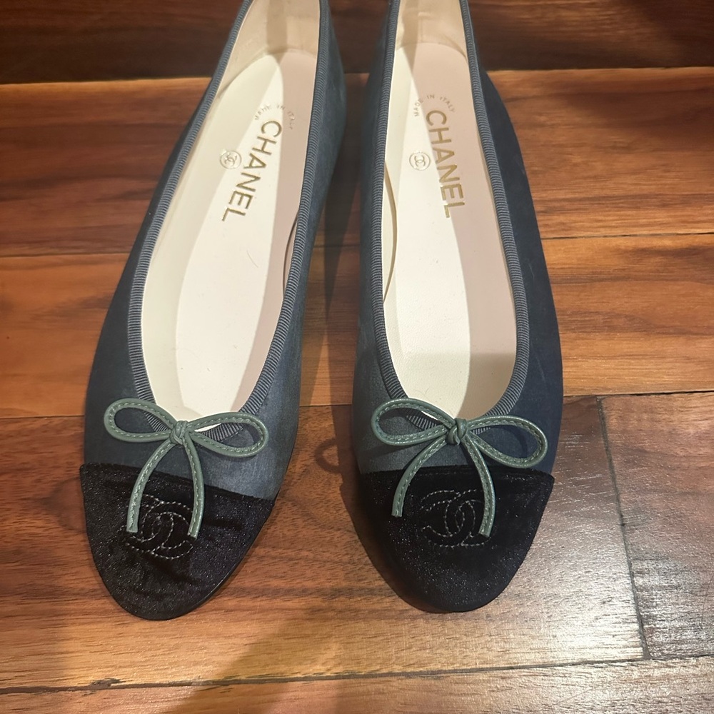 CHANEL Women's Velvet Black and Blue Flats with Bow